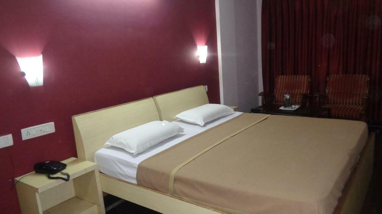 Hotel Ganesh Palace Mysore Buitenkant foto